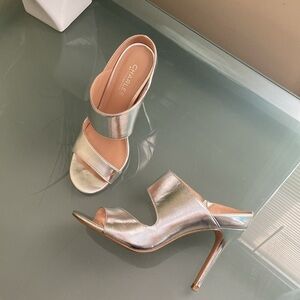 Like NEW Charles David Silver Metallic Mules Size 7M